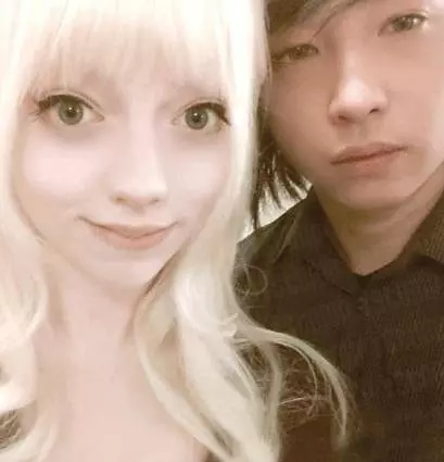 美國女倒追新加坡男結婚,萬里來獅城,網友酸:美女眼神不好吧,這麼丑也看得上~