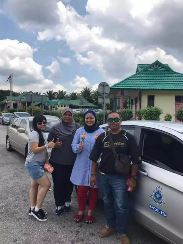 華人司機包圍我,野蠻敲打我的車!理智網民分析情況,怒罵愚蠢馬來婦女~
