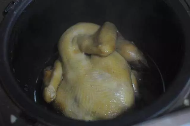 雞這樣做最好吃,不加一滴水,越燜越香,下酒又下飯,做法特簡單