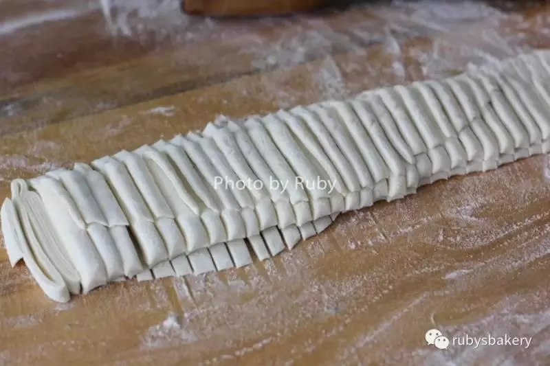 簡單的手擀刀切面 ! 用刀切出麵條,發現也沒什麼難的~