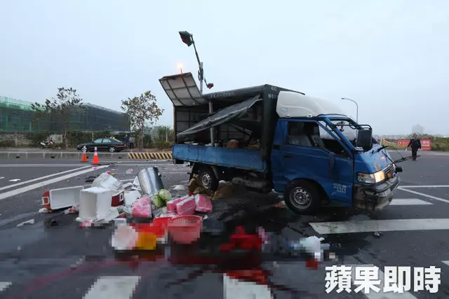 酒駕男撞翻火鍋料小貨車 夫妻被壓車底妻重傷不治
