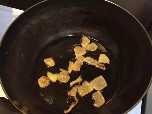 麻油雞飯的詳細做法,今天就來一鍋熟吧!!