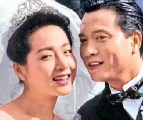 萬梓良現任和前任恬妞對比,這差距還真大,難怪萬梓良會換老婆