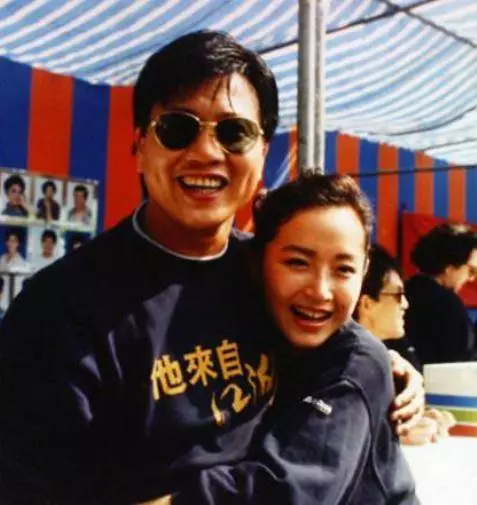 萬梓良現任和前任恬妞對比,這差距還真大,難怪萬梓良會換老婆
