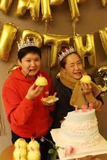 萬梓良現任和前任恬妞對比,這差距還真大,難怪萬梓良會換老婆
