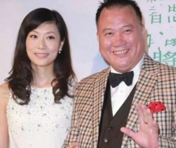 萬梓良現任和前任恬妞對比,這差距還真大,難怪萬梓良會換老婆