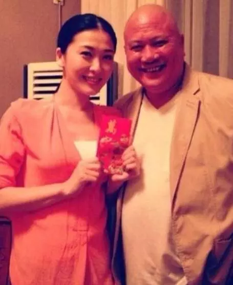 萬梓良現任和前任恬妞對比,這差距還真大,難怪萬梓良會換老婆