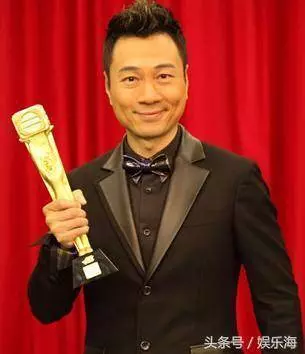 三屆TVB視帝,拋棄10年糟糠,為娶小三與母親斷絕關係