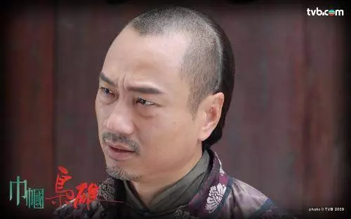 三屆TVB視帝,拋棄10年糟糠,為娶小三與母親斷絕關係