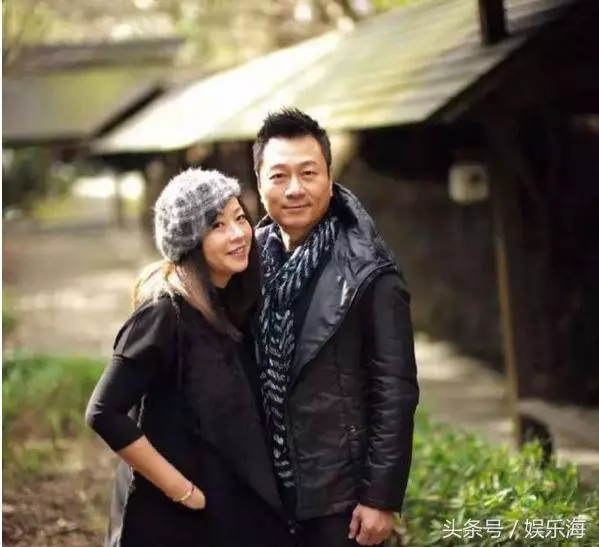 三屆TVB視帝,拋棄10年糟糠,為娶小三與母親斷絕關係
