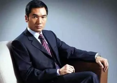 一代男神與最丑港姐相戀12年奉子結婚,女兒近照曝光全隨了媽媽