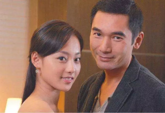 一代男神與最丑港姐相戀12年奉子結婚,女兒近照曝光全隨了媽媽