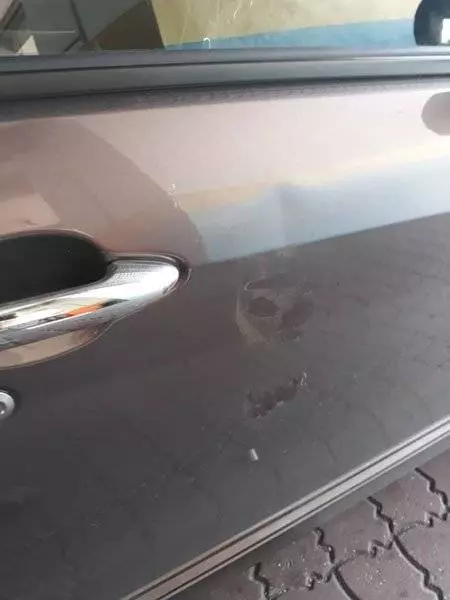 巴士車站載客 ,Grab Car 司機被德士司機打!
