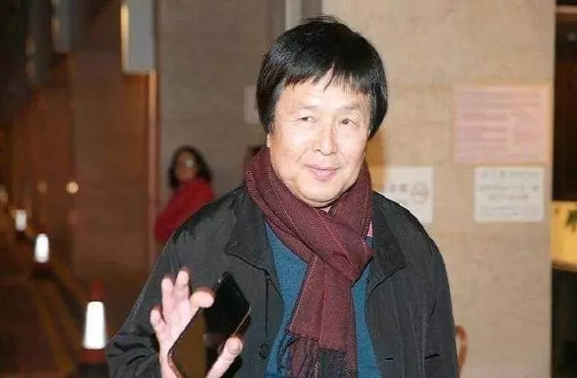 離婚後,我跟母親生活,我住院需要動手術,母親帶進來一人,我一看傻了!