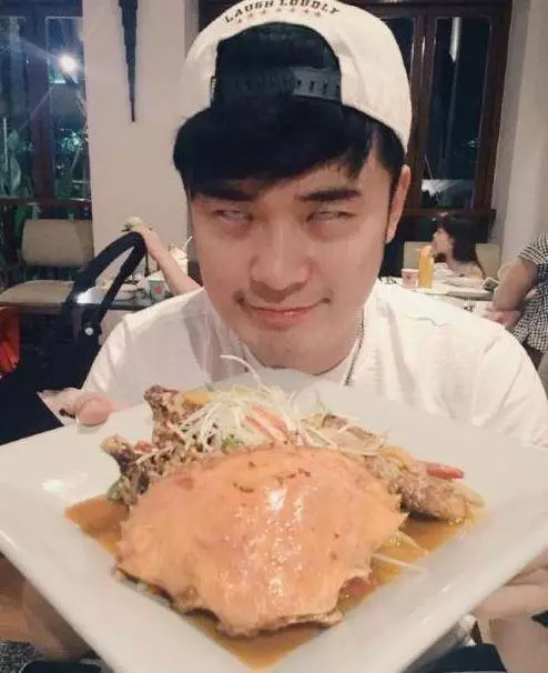 Baby又開海鮮店,陳赫深夜捧場,賬單金額亮了,網友真有錢!