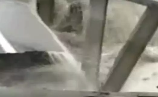 震撼實拍【地震來襲的一幕】快看~下一秒百姓都來不及逃跑。。太可怕了!!