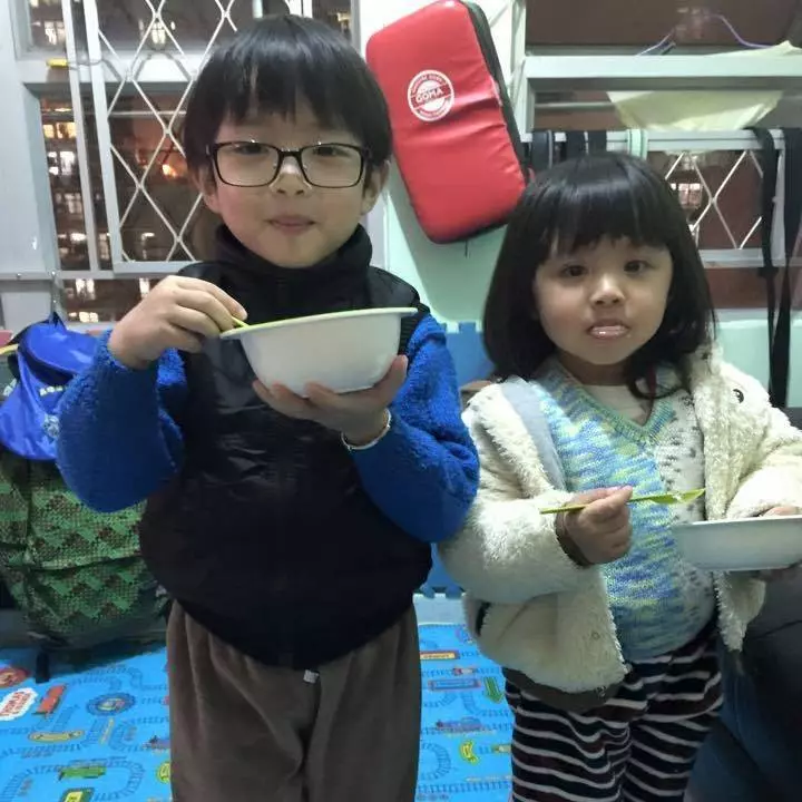 5歲女童被生父繼母活生生虐死!!把她舉起拋撞天花板10多次、剪刀剪肉、拖鞋巴臉、藤條亂掃、不給放吃! EZP9 生活網