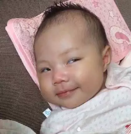 剛出生的嬰兒露出一個表情,把家裡人嚇到了,網友:沒喝孟婆湯吧!