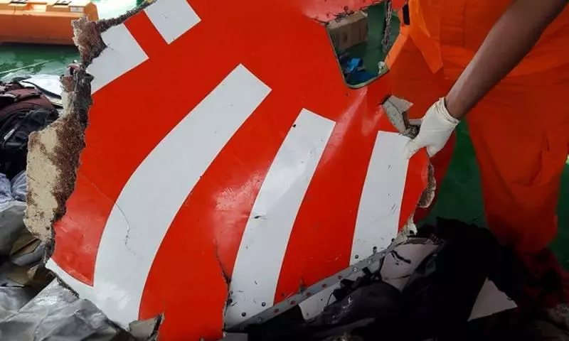  [獅航墜海]未發現生還者,搜救隊找到殘缺不全屍骸 ,客機189人恐全部罹難!