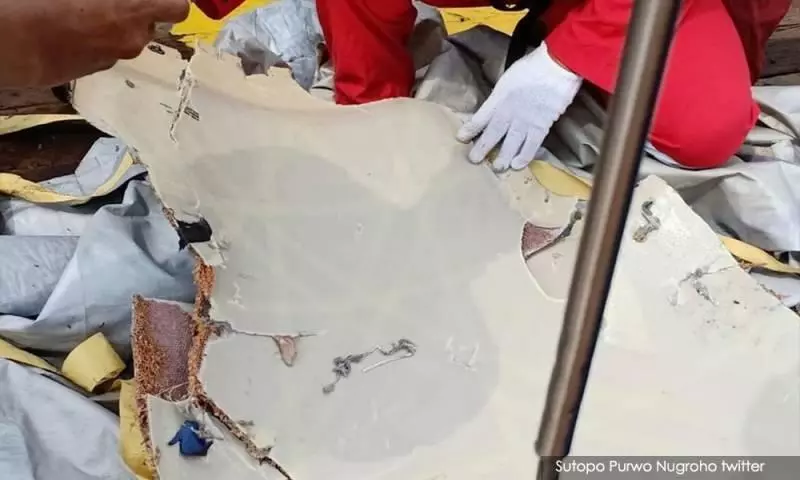  [獅航墜海]未發現生還者,搜救隊找到殘缺不全屍骸 ,客機189人恐全部罹難!