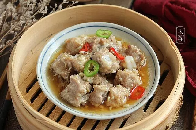 粵式蒸排骨正宗做法,滑嫩脫骨,按照這個配方做,味道不比酒樓差