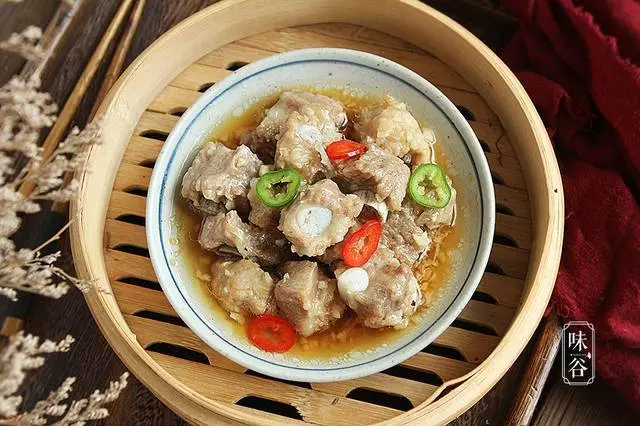 粵式蒸排骨正宗做法,滑嫩脫骨,按照這個配方做,味道不比酒樓差