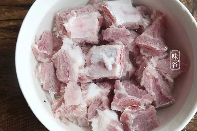 粵式蒸排骨正宗做法,滑嫩脫骨,按照這個配方做,味道不比酒樓差