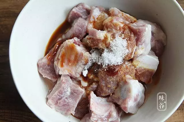 粵式蒸排骨正宗做法,滑嫩脫骨,按照這個配方做,味道不比酒樓差