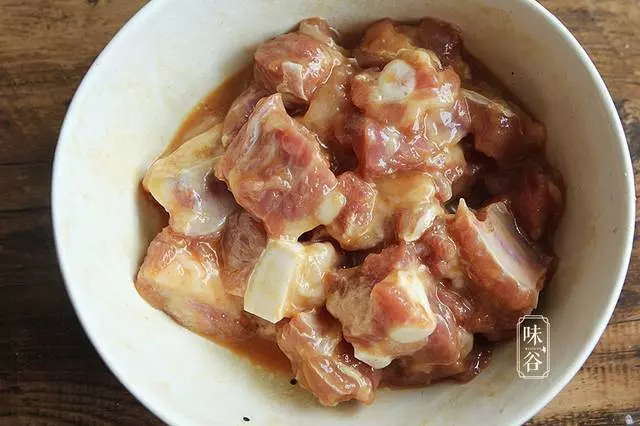 粵式蒸排骨正宗做法,滑嫩脫骨,按照這個配方做,味道不比酒樓差