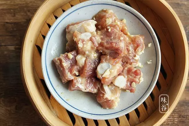 粵式蒸排骨正宗做法,滑嫩脫骨,按照這個配方做,味道不比酒樓差