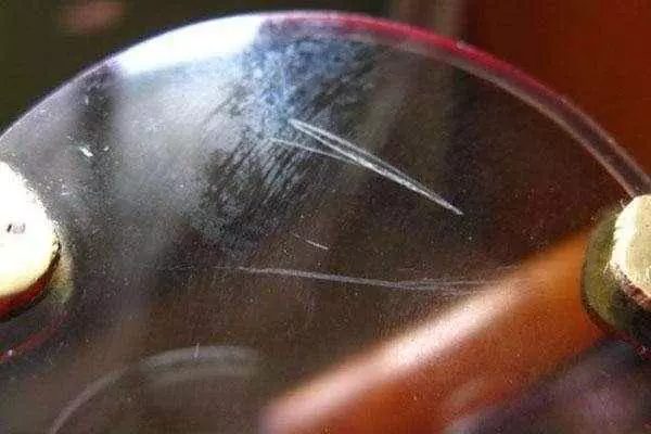 眼鏡用久用劃痕?眼鏡店老闆教你這招,輕鬆解決!