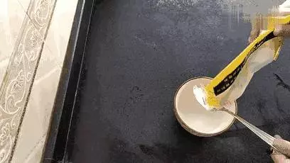 家裡的紗窗髒了不用拆下來洗,用些這個擦,灰塵自己掉下來!