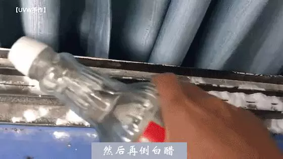 家裡的紗窗髒了不用拆下來洗,用些這個擦,灰塵自己掉下來!