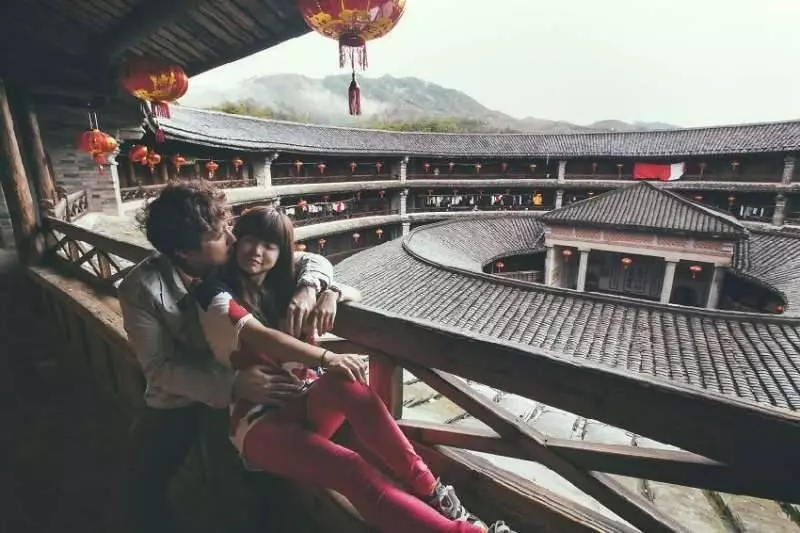 帶一台相機「環遊世界3年」拍婚紗 小情侶的成果全世界都艷羨