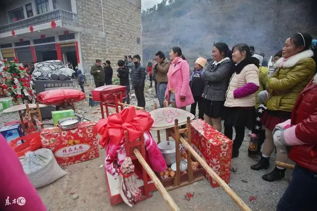 老公看上了我的陪嫁,我知道後,把婆婆打了!