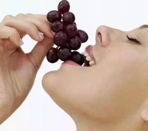 葡萄全身都是寶,吃它好處多多!顏色不同,功效也不同