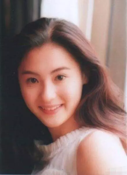 張柏芝被曝與小9歲的小鮮肉下個月結婚,王菲的5個字暴露人品