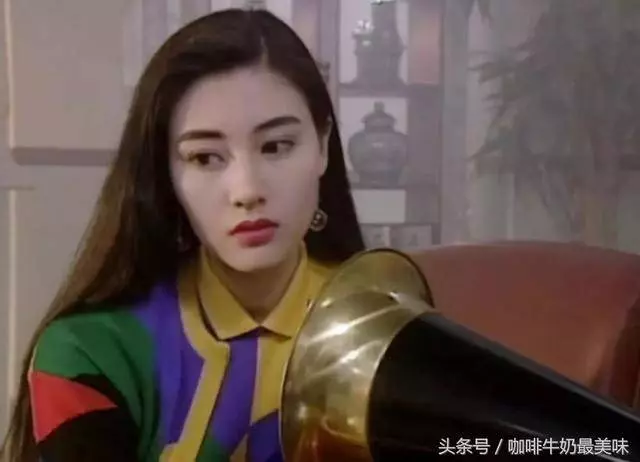 48歲李嘉欣近照,嫁富豪錢多花不完,7歲兒子長相卻一言難盡!