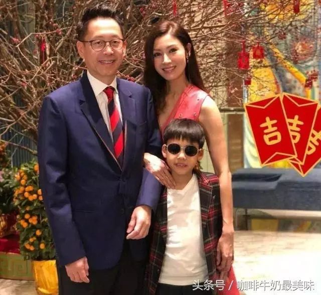 48歲李嘉欣近照,嫁富豪錢多花不完,7歲兒子長相卻一言難盡!