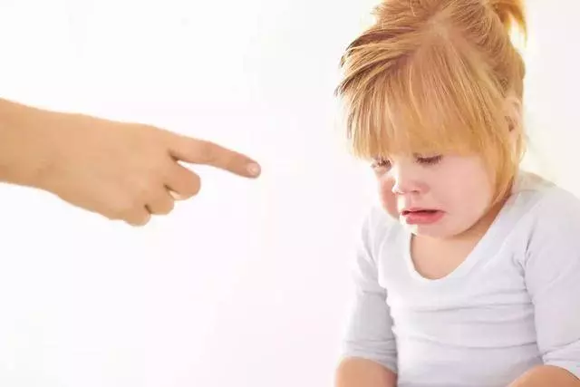 這些行為是孩子發出的求救信號,你卻一直認為她無理取鬧