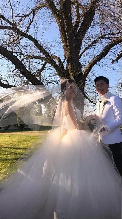 【索爆四姐妹曝光】心穎BB三姐出嫁,馬國明緊抱女友「一家親」