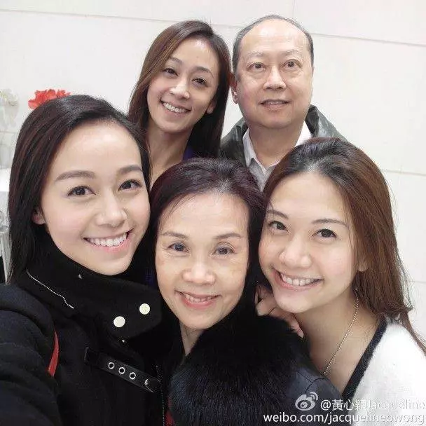 【索爆四姐妹曝光】心穎BB三姐出嫁,馬國明緊抱女友「一家親」