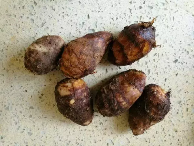 秋食芋頭,勝過「烏髮劑」,還可以健牙護齒,教你做最好吃的芋頭