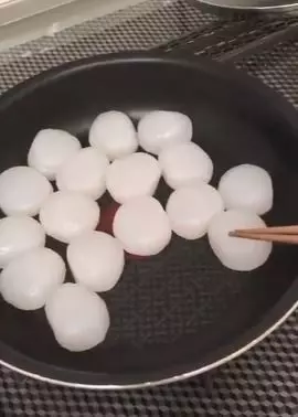 他把蒟蒻丟下鍋煎竟「發出淒厲哀嚎尖叫聲」變地獄廚房!意外曝光「蒟蒻原始模樣」網驚:魔蘋果是你?