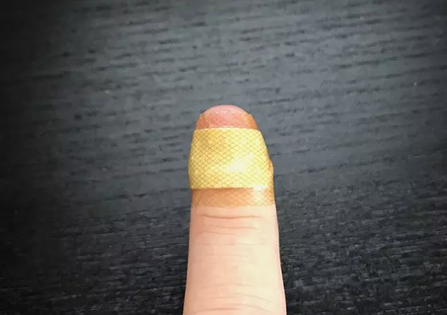 OK繃「一輩子都貼錯」?日網友分享「完全密合神技」簡單實用讓網友推爆!