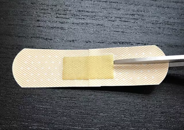 OK繃「一輩子都貼錯」?日網友分享「完全密合神技」簡單實用讓網友推爆!