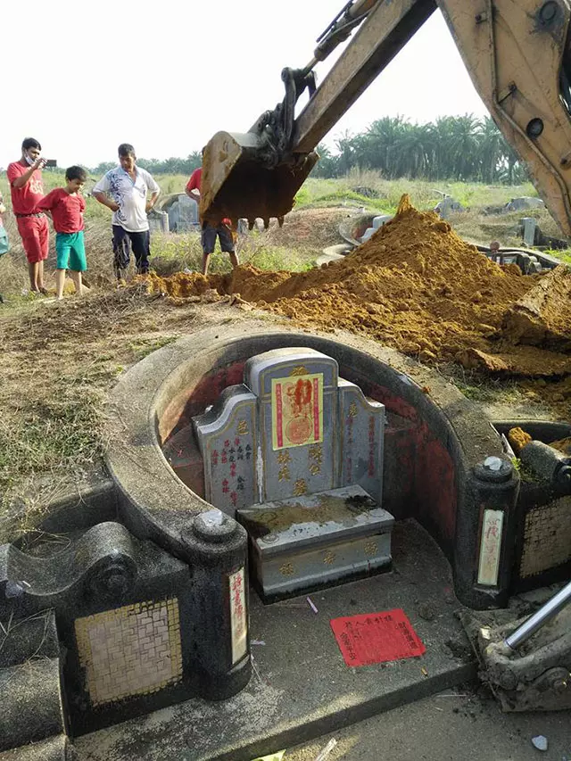 子孫相繼去了...法師告訴他「祖先成蔭.屍啃食陽氣」 開挖祖墳發現「乾屍已經長牙還冒頭髮!」