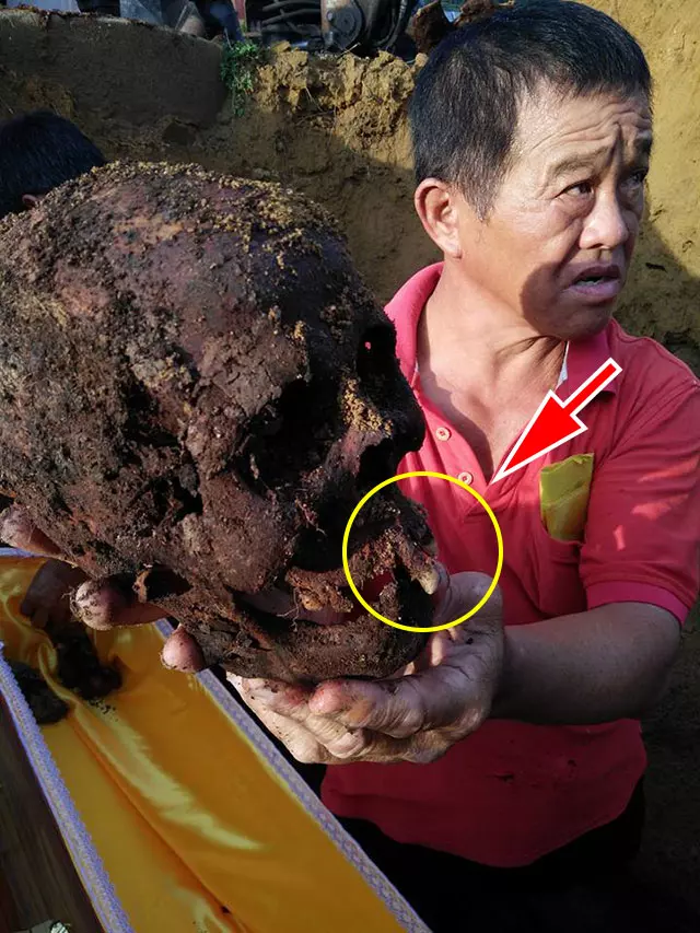 子孫相繼去了...法師告訴他「祖先成蔭.屍啃食陽氣」 開挖祖墳發現「乾屍已經長牙還冒頭髮!」