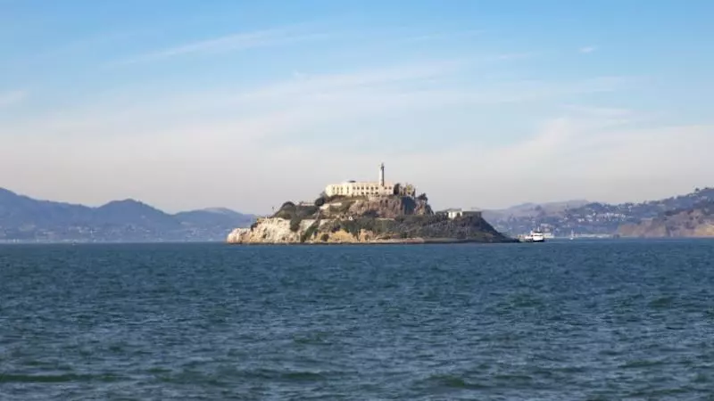 世界最強孤島「惡魔島」收容世界重刑犯 卻收到50年逃獄犯想回鍋:我想自首,可以收我嗎?