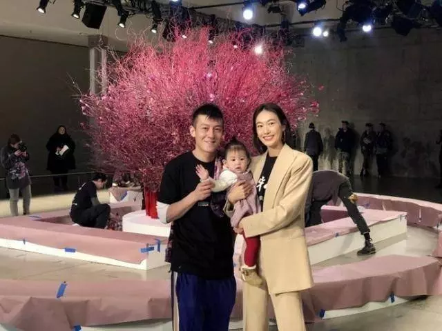 陳冠希的全家福曝光,終於知道什麼樣的女人才能收服浪子了